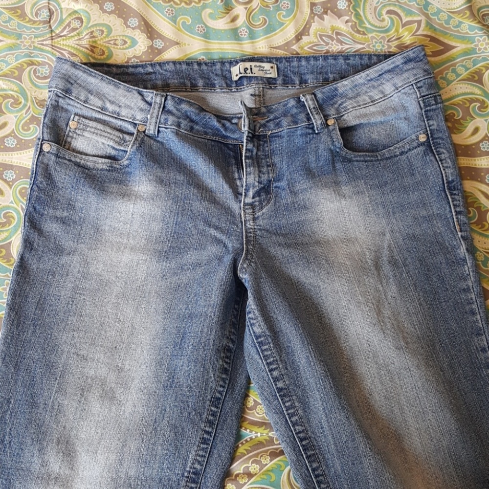 Beautiful bootcut jeans from l e i